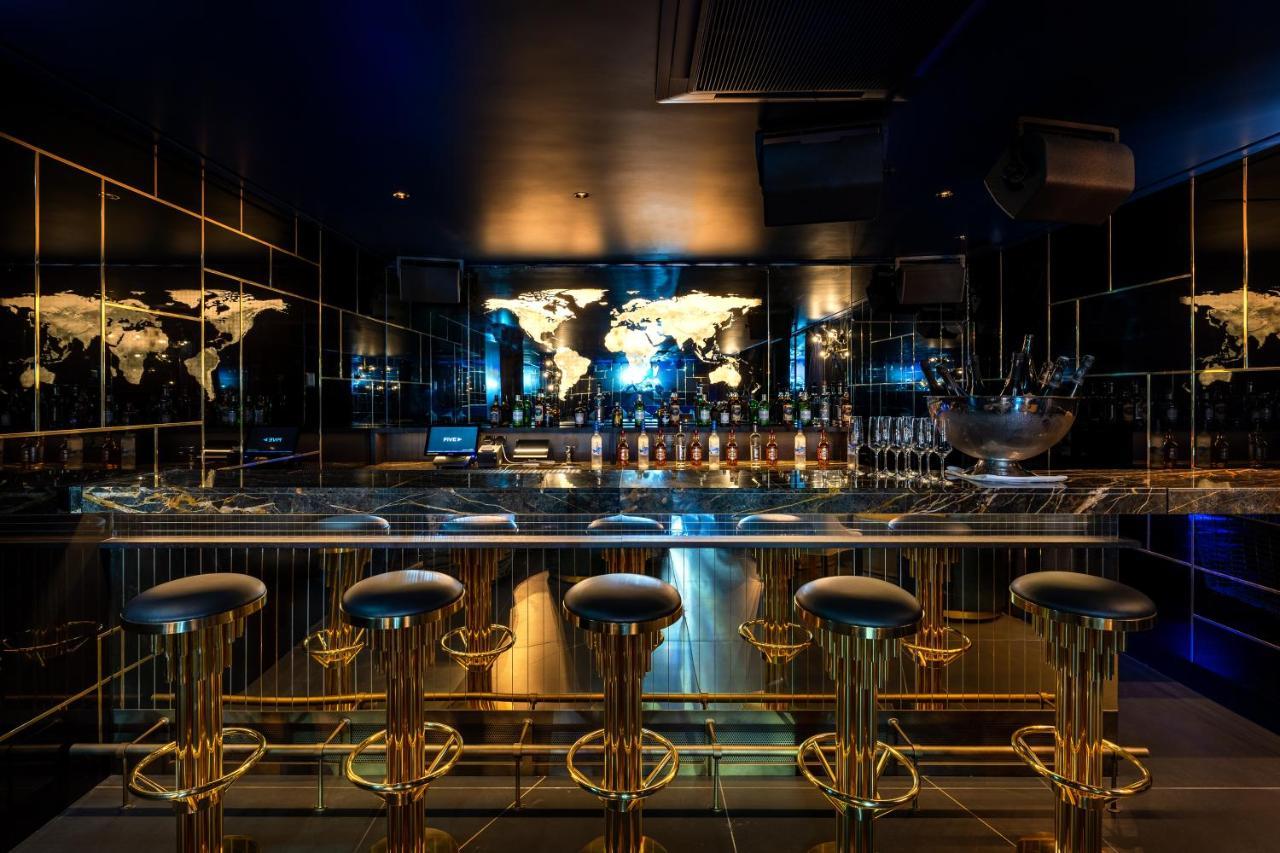 Five Zurich - Luxury City Resort ภายนอก รูปภาพ The bar at the 101 bar