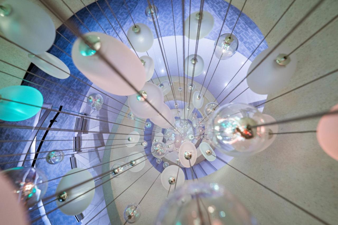 Five Zurich - Luxury City Resort ภายนอก รูปภาพ Ceiling of the main atrium
