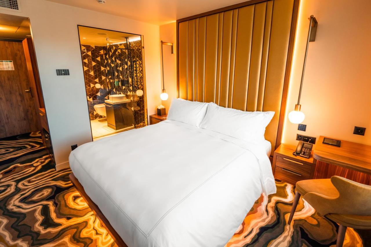 Five Zurich - Luxury City Resort ภายนอก รูปภาพ A bedroom at the hotel