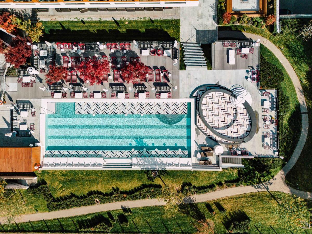 Five Zurich - Luxury City Resort ภายนอก รูปภาพ Aerial view of the pool