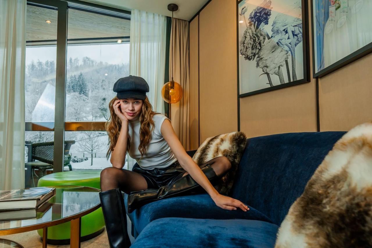 Five Zurich - Luxury City Resort ภายนอก รูปภาพ A woman wearing a leather skirt